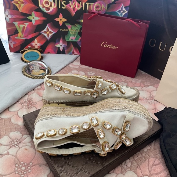 Brand: GUCCI
Style: Pepita Crystal Platform Espadrilles
Color: White - Picture 6 of 12